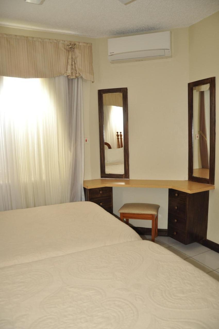 Beach Penthouse A25 Sandcastles Ocho Rios Exteriér fotografie